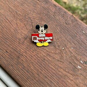 Vintage Walt Disney World Mickey pin
